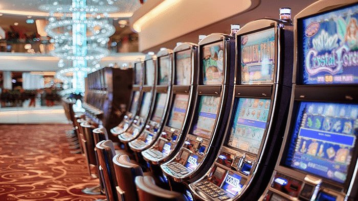 Tampilan permainan Bingo online Puri79 dengan kartu bingo dan bola angka berwarna-warni
